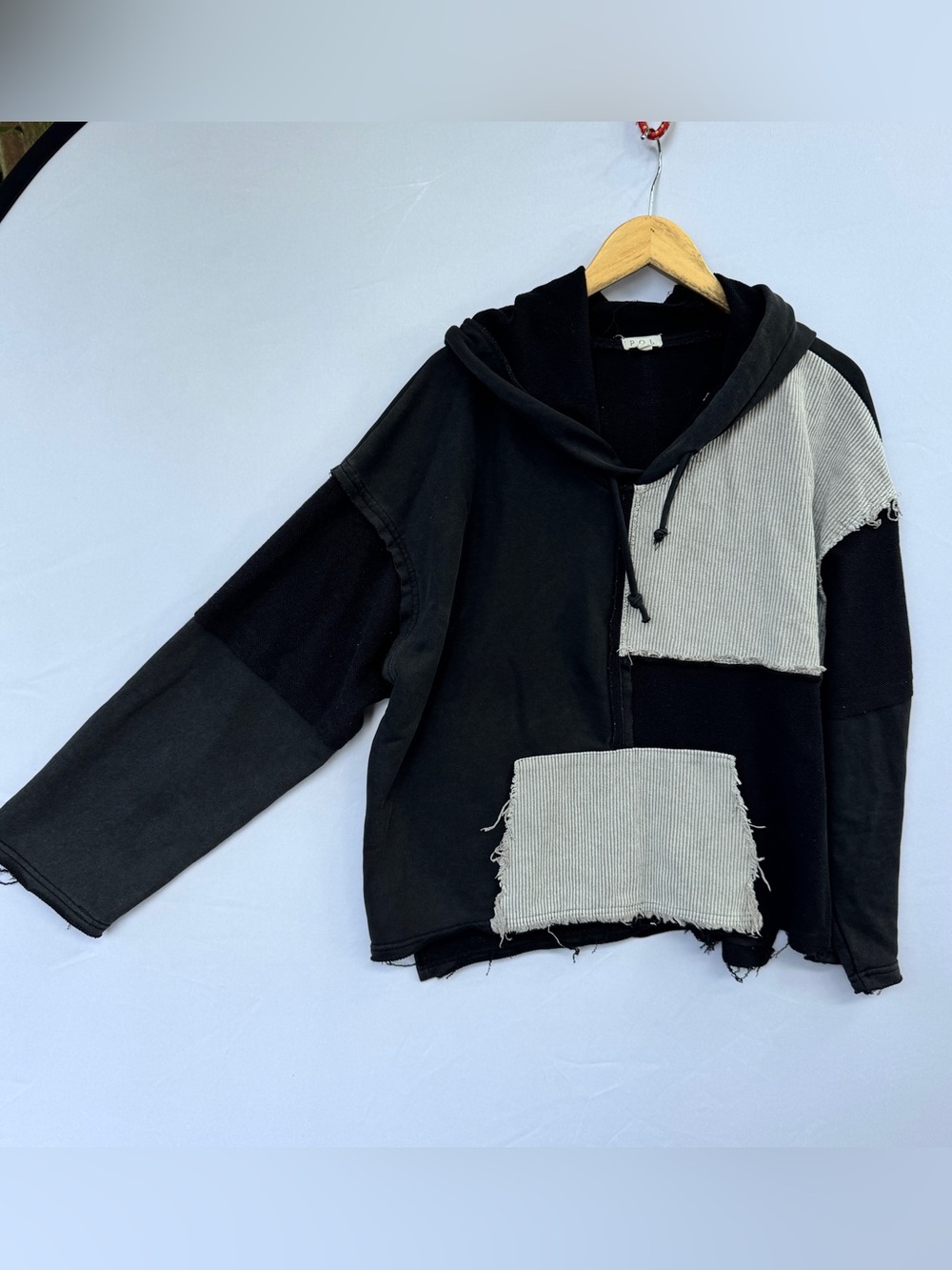 POL Oversized Textured Hoodie
EUC Size L Black & Heather Gray